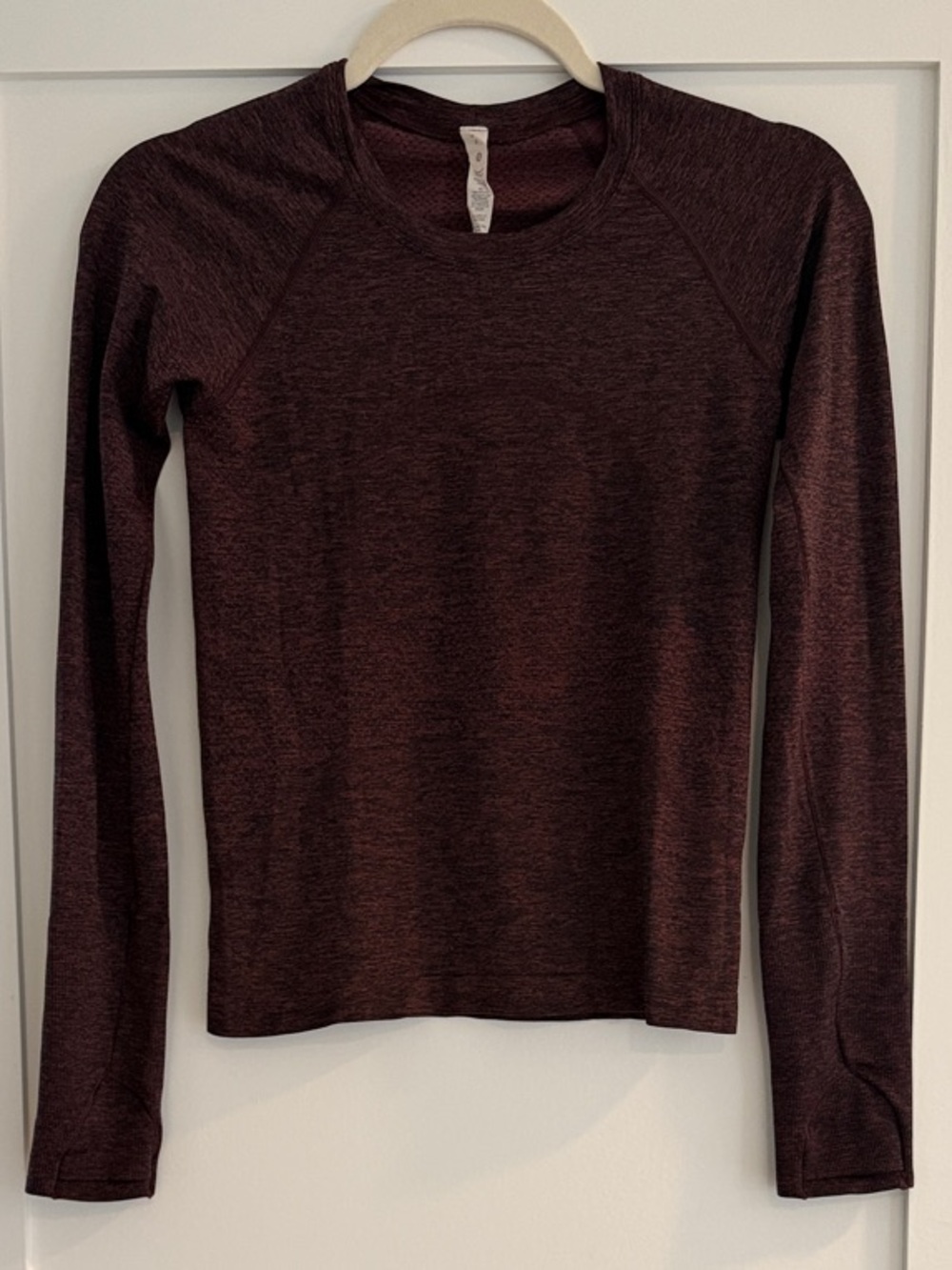 Lululemon Swiftly Tech Long Sleeve 2.0 Race Length in Smoky Red/Black | Size 4